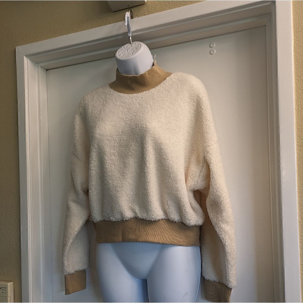 Fabletics fuzzy sweatshirt 